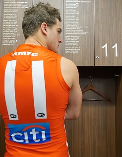 171205_papley_h.png Tom Papley has swapped the No. 41 for No. 11 ahead of season 2018, following in the footsteps of his grandfather Max who wore the number playing for South Melbourne in the 1960s. - Tom Papley